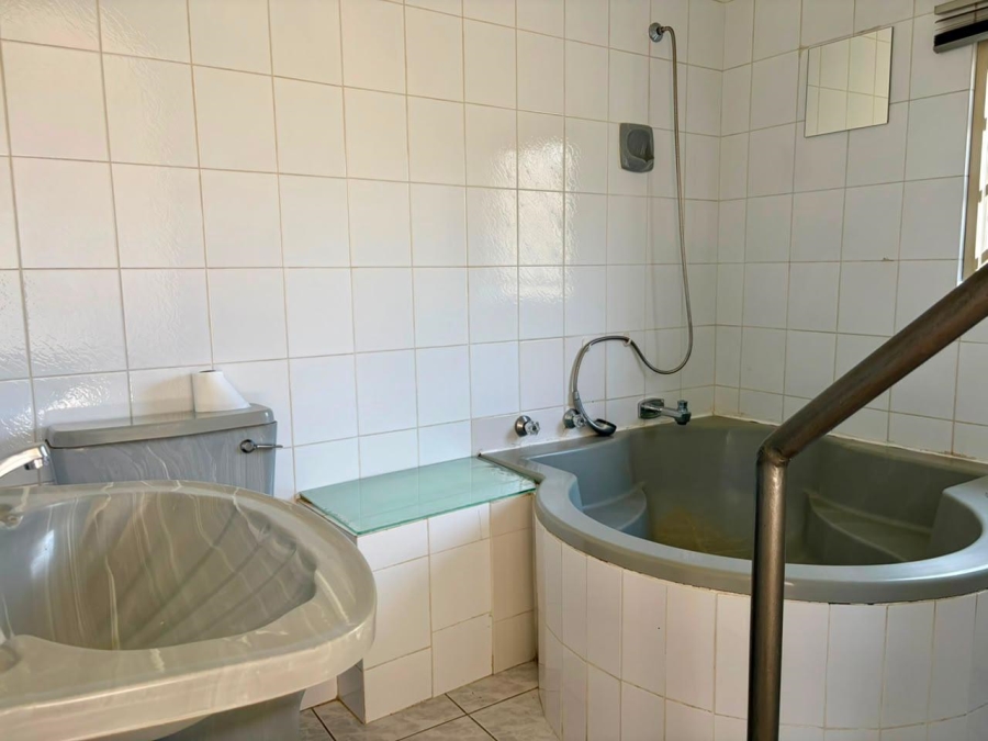 To Let 3 Bedroom Property for Rent in Bassonia Gauteng