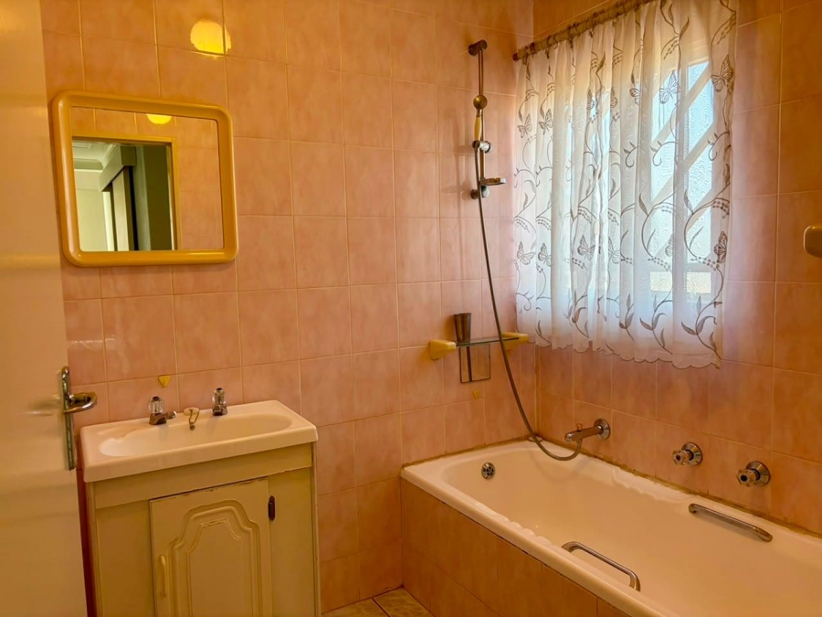 To Let 3 Bedroom Property for Rent in Bassonia Gauteng