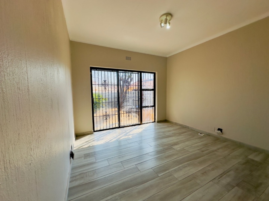 To Let Commercial Property for Rent in Lyndhurst Gauteng