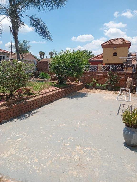 3 Bedroom Property for Sale in Lotus Gardens Gauteng