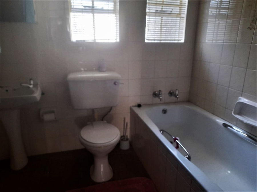 To Let 3 Bedroom Property for Rent in Glenvista Gauteng