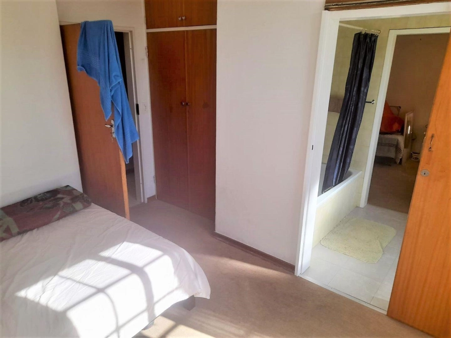 To Let 3 Bedroom Property for Rent in Glenvista Gauteng