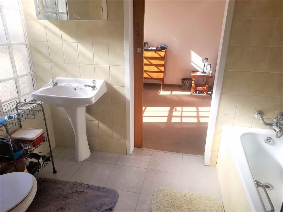 To Let 3 Bedroom Property for Rent in Glenvista Gauteng