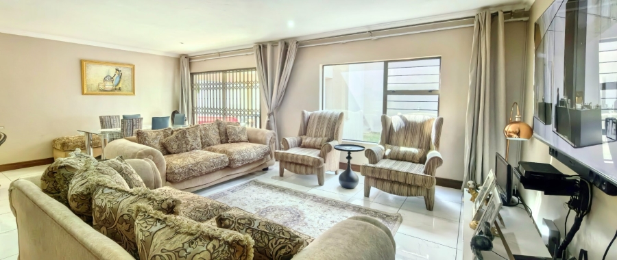 To Let 4 Bedroom Property for Rent in Faerie Glen Gauteng