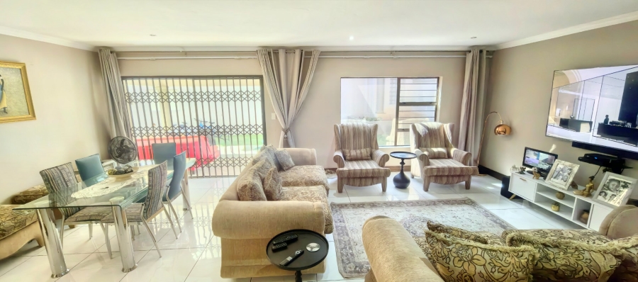 To Let 4 Bedroom Property for Rent in Faerie Glen Gauteng