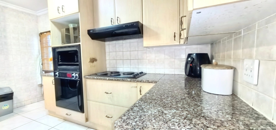 To Let 4 Bedroom Property for Rent in Faerie Glen Gauteng