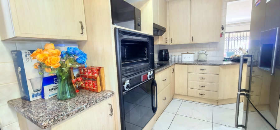 To Let 4 Bedroom Property for Rent in Faerie Glen Gauteng