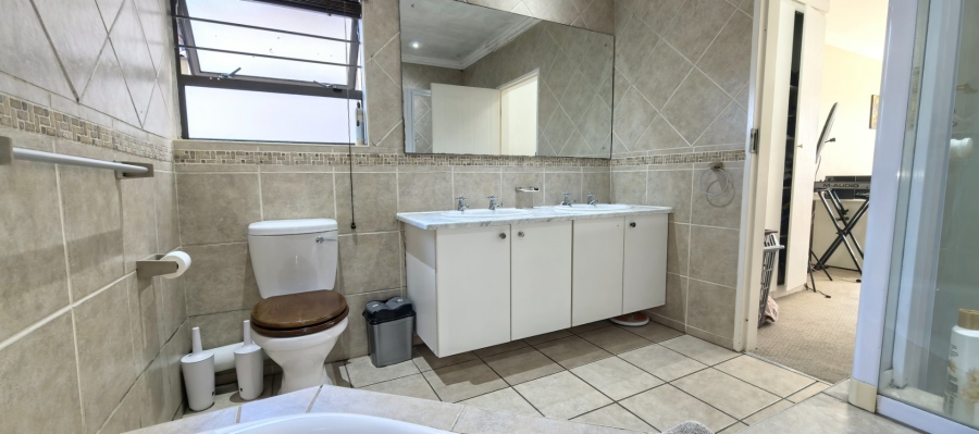 To Let 4 Bedroom Property for Rent in Faerie Glen Gauteng