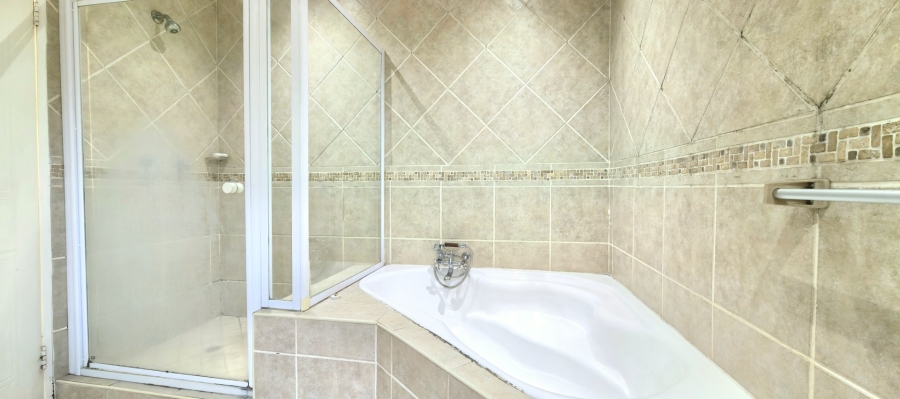 To Let 4 Bedroom Property for Rent in Faerie Glen Gauteng