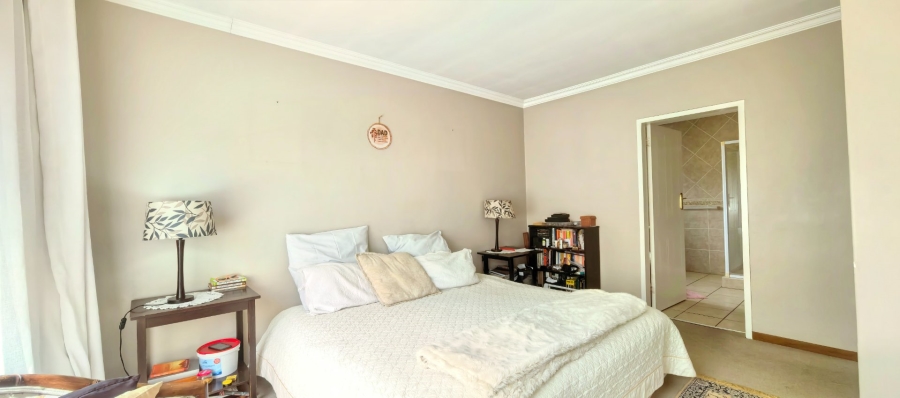 To Let 4 Bedroom Property for Rent in Faerie Glen Gauteng