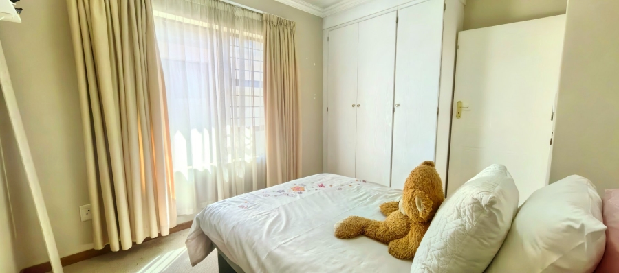 To Let 4 Bedroom Property for Rent in Faerie Glen Gauteng