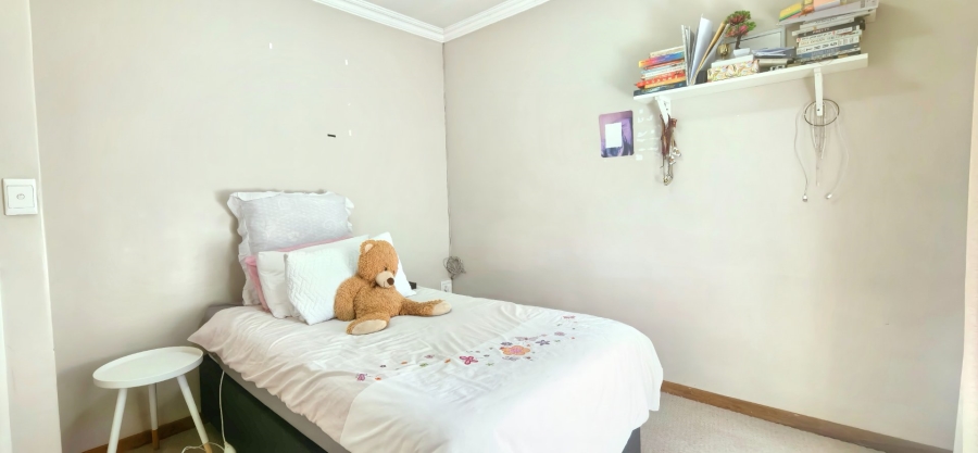 To Let 4 Bedroom Property for Rent in Faerie Glen Gauteng