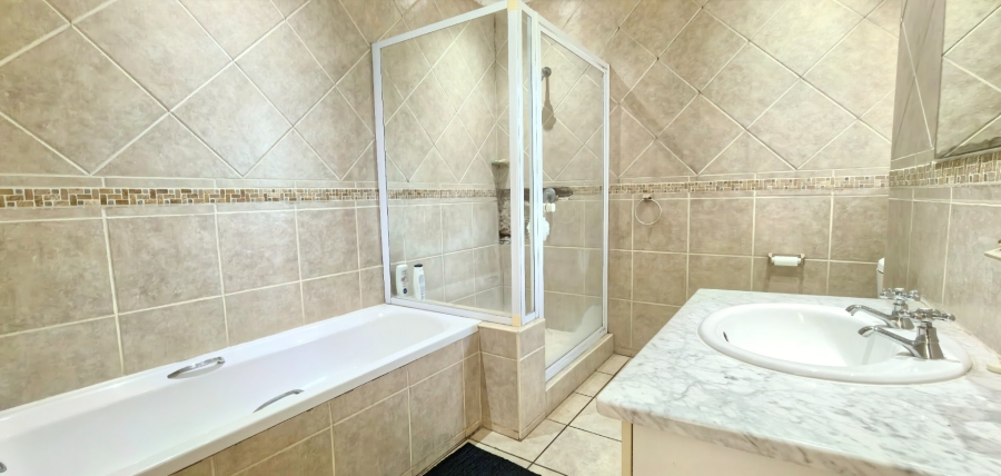 To Let 4 Bedroom Property for Rent in Faerie Glen Gauteng