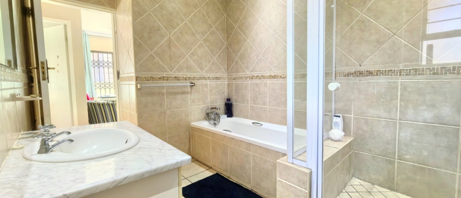 To Let 4 Bedroom Property for Rent in Faerie Glen Gauteng