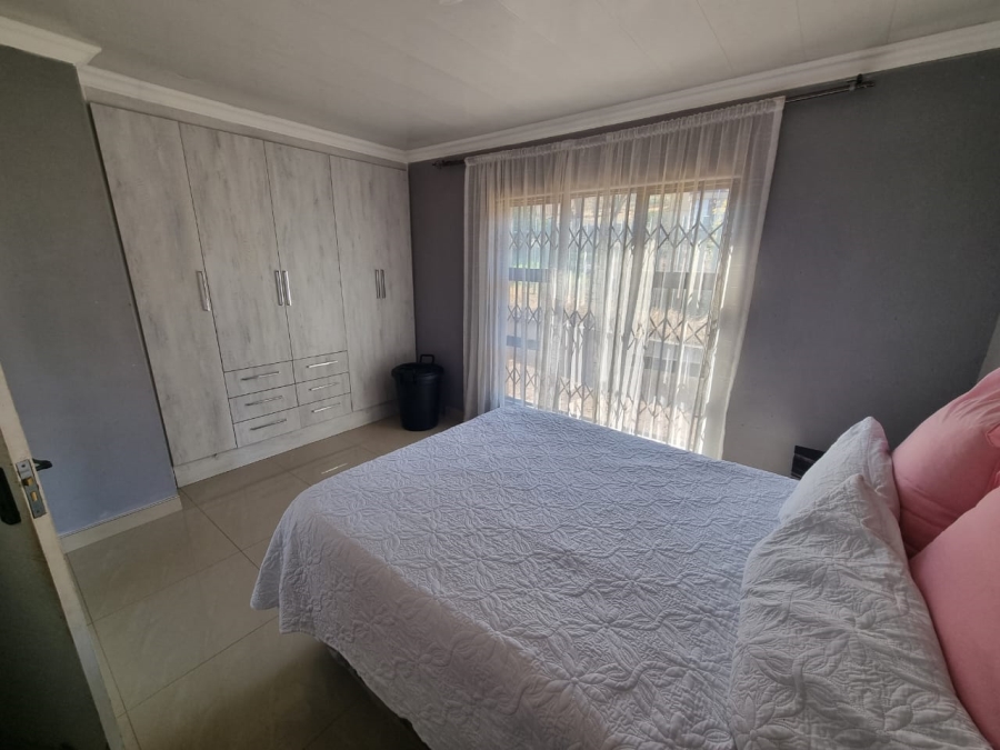 1 Bedroom Property for Sale in Vaaloewer Gauteng
