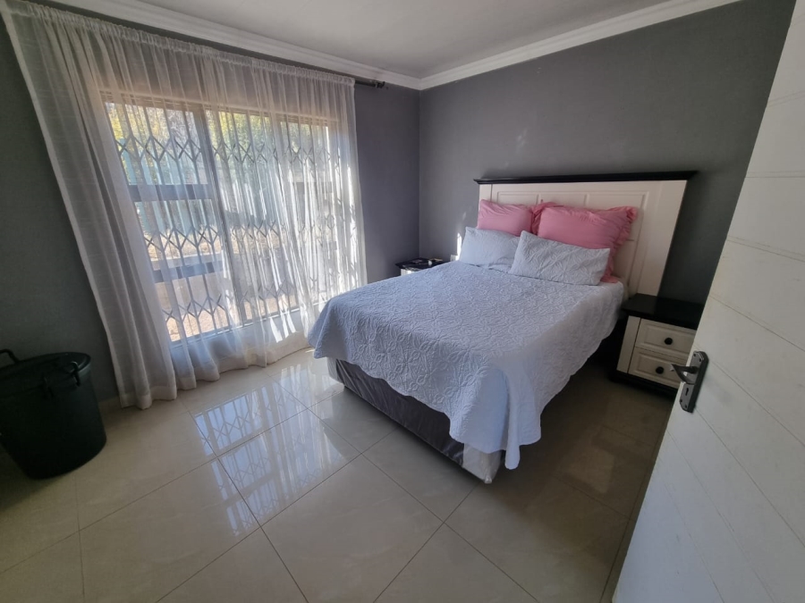 1 Bedroom Property for Sale in Vaaloewer Gauteng