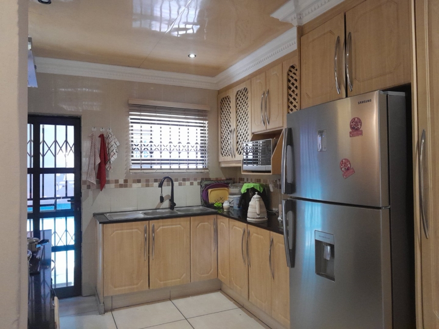 5 Bedroom Property for Sale in Spruit View Gauteng