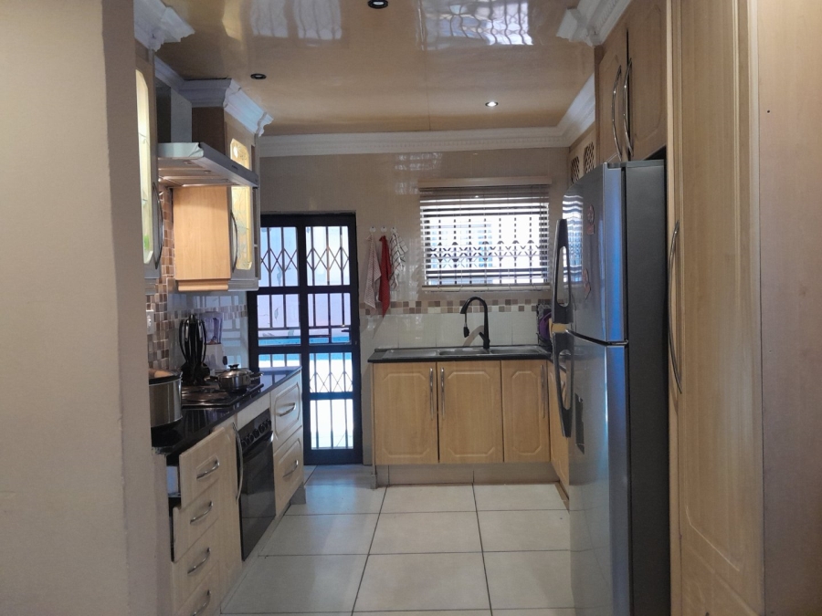 5 Bedroom Property for Sale in Spruit View Gauteng