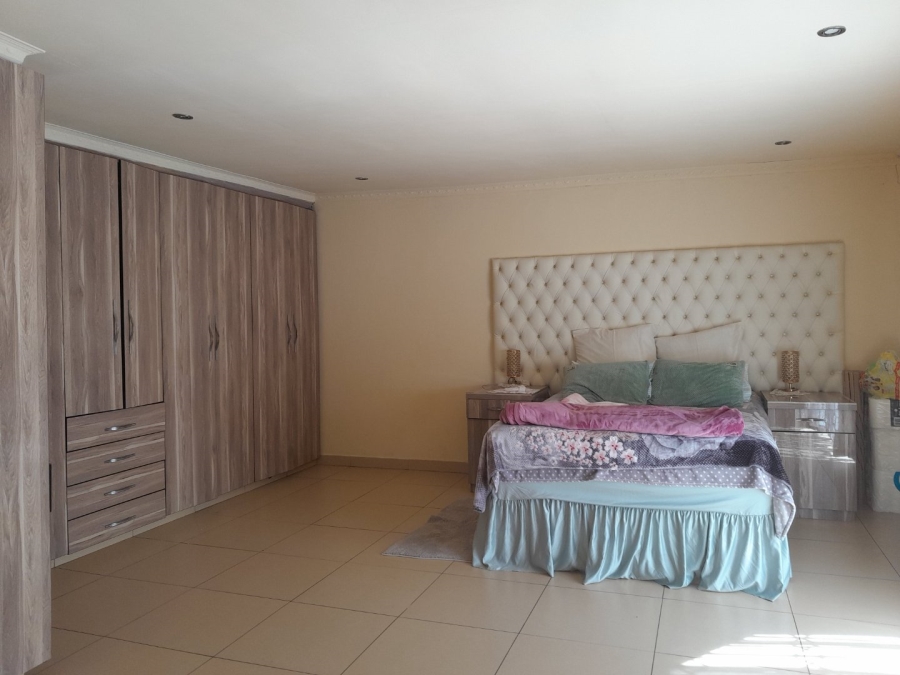 5 Bedroom Property for Sale in Spruit View Gauteng
