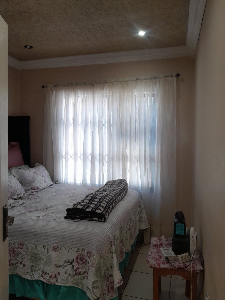 5 Bedroom Property for Sale in Spruit View Gauteng