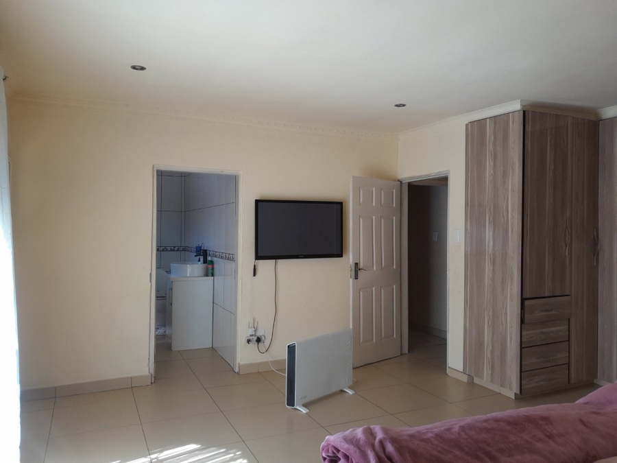 5 Bedroom Property for Sale in Spruit View Gauteng