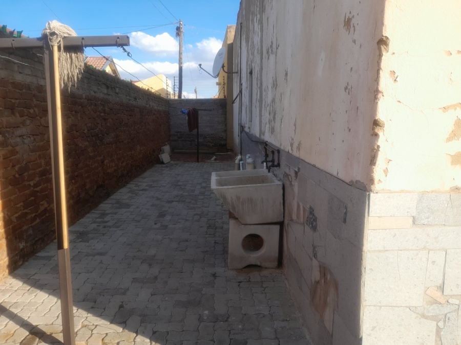 5 Bedroom Property for Sale in Spruit View Gauteng