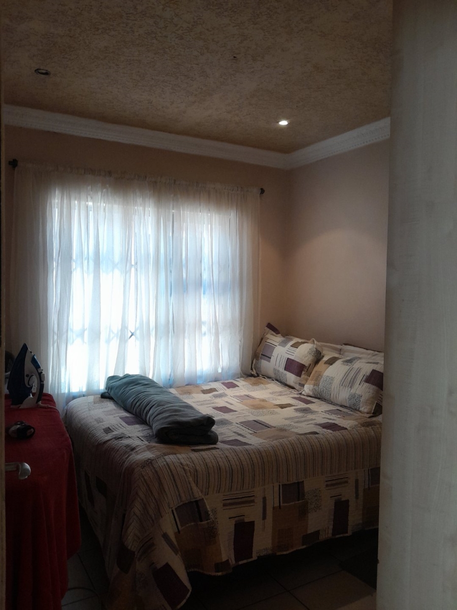 5 Bedroom Property for Sale in Spruit View Gauteng
