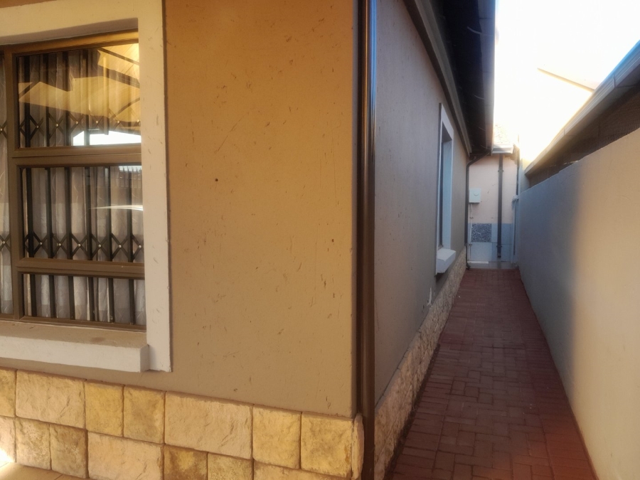 5 Bedroom Property for Sale in Spruit View Gauteng