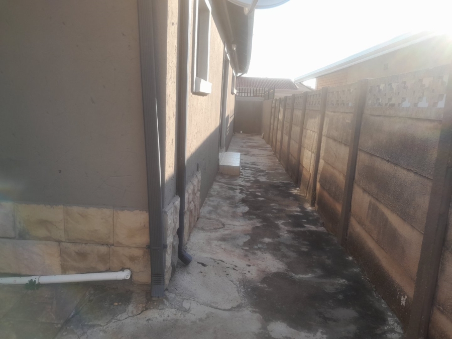 5 Bedroom Property for Sale in Spruit View Gauteng