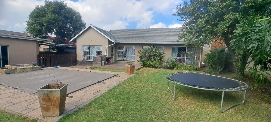3 Bedroom Property for Sale in Illiondale Gauteng