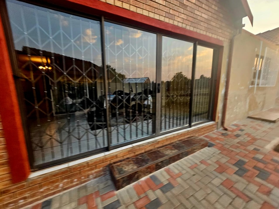 3 Bedroom Property for Sale in Heuweloord Gauteng