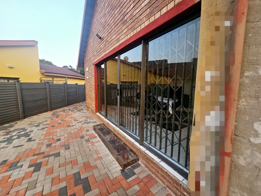 3 Bedroom Property for Sale in Heuweloord Gauteng