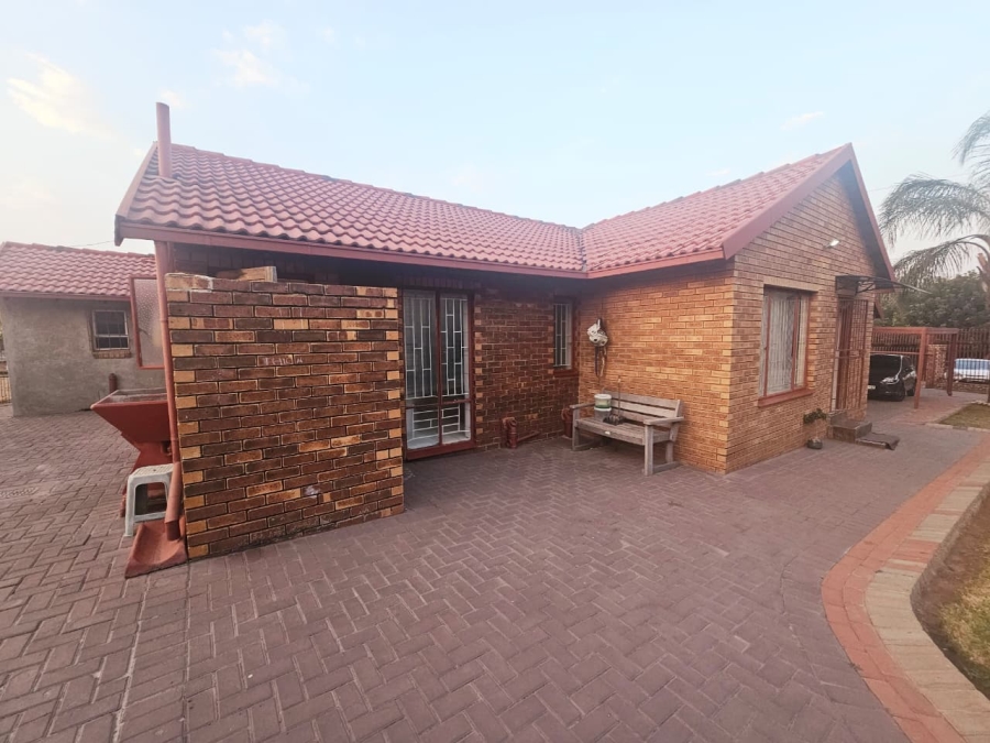 3 Bedroom Property for Sale in Heuweloord Gauteng