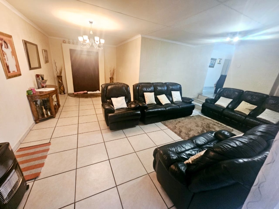 3 Bedroom Property for Sale in Heuweloord Gauteng