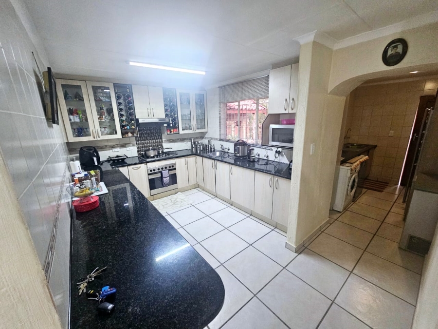 3 Bedroom Property for Sale in Heuweloord Gauteng