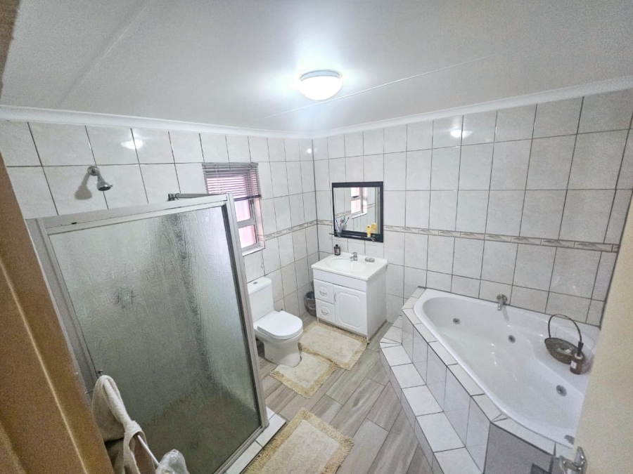 3 Bedroom Property for Sale in Heuweloord Gauteng