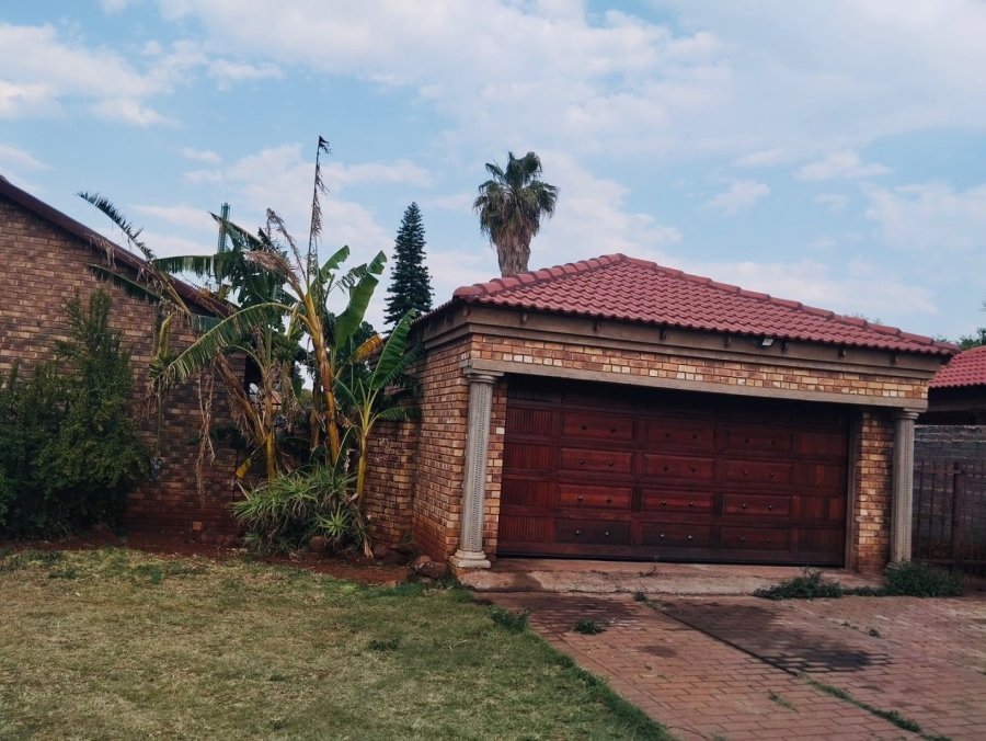 To Let 3 Bedroom Property for Rent in Chantelle Gauteng