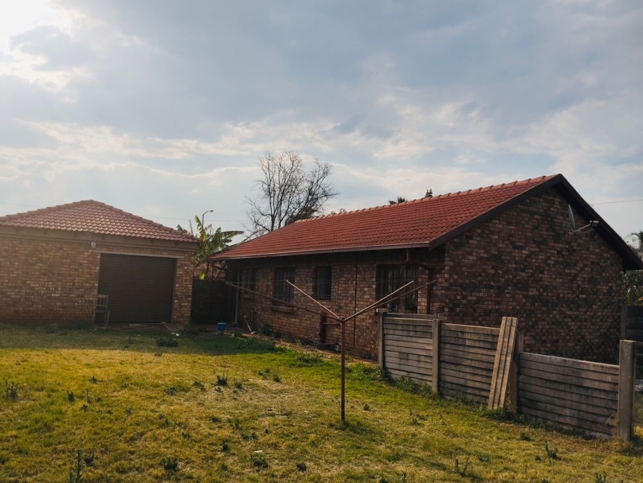 To Let 3 Bedroom Property for Rent in Chantelle Gauteng