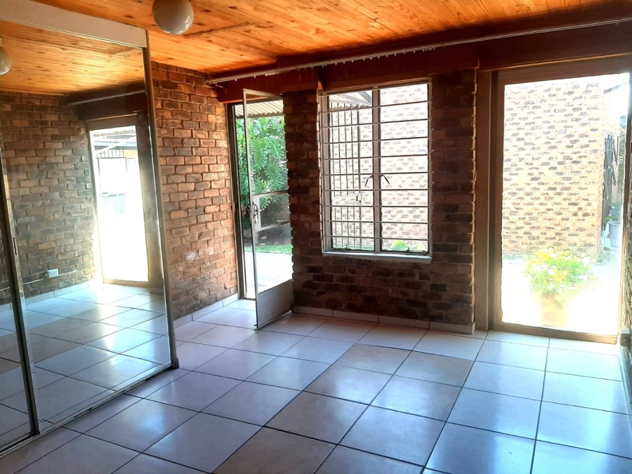 To Let 1 Bedroom Property for Rent in Birchleigh Gauteng