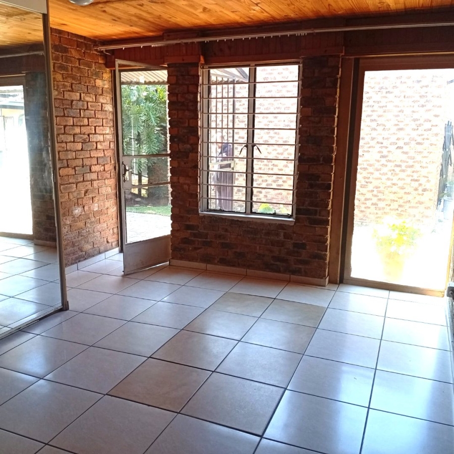 To Let 1 Bedroom Property for Rent in Birchleigh Gauteng