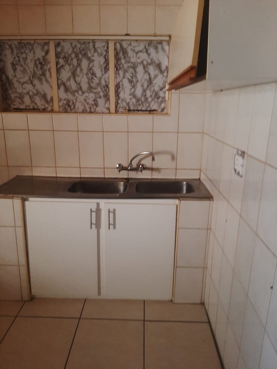 To Let 1 Bedroom Property for Rent in Birchleigh Gauteng