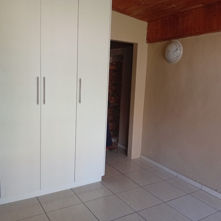 To Let 1 Bedroom Property for Rent in Birchleigh Gauteng