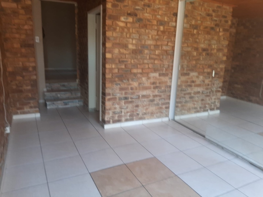 To Let 1 Bedroom Property for Rent in Birchleigh Gauteng