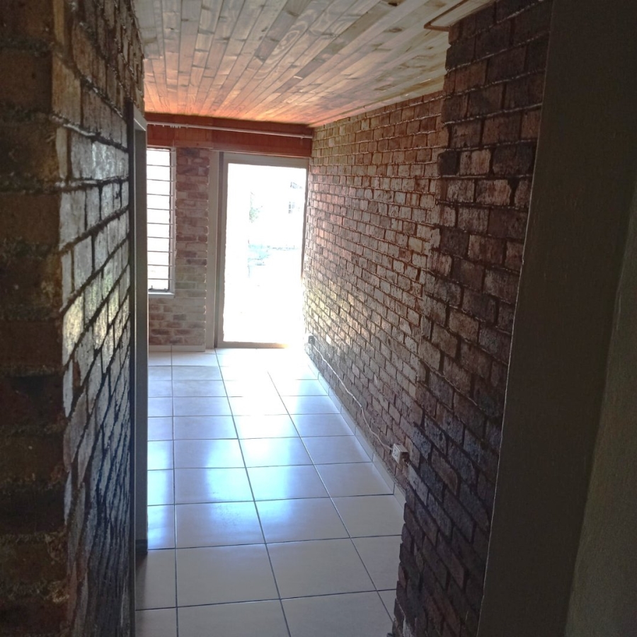 To Let 1 Bedroom Property for Rent in Birchleigh Gauteng
