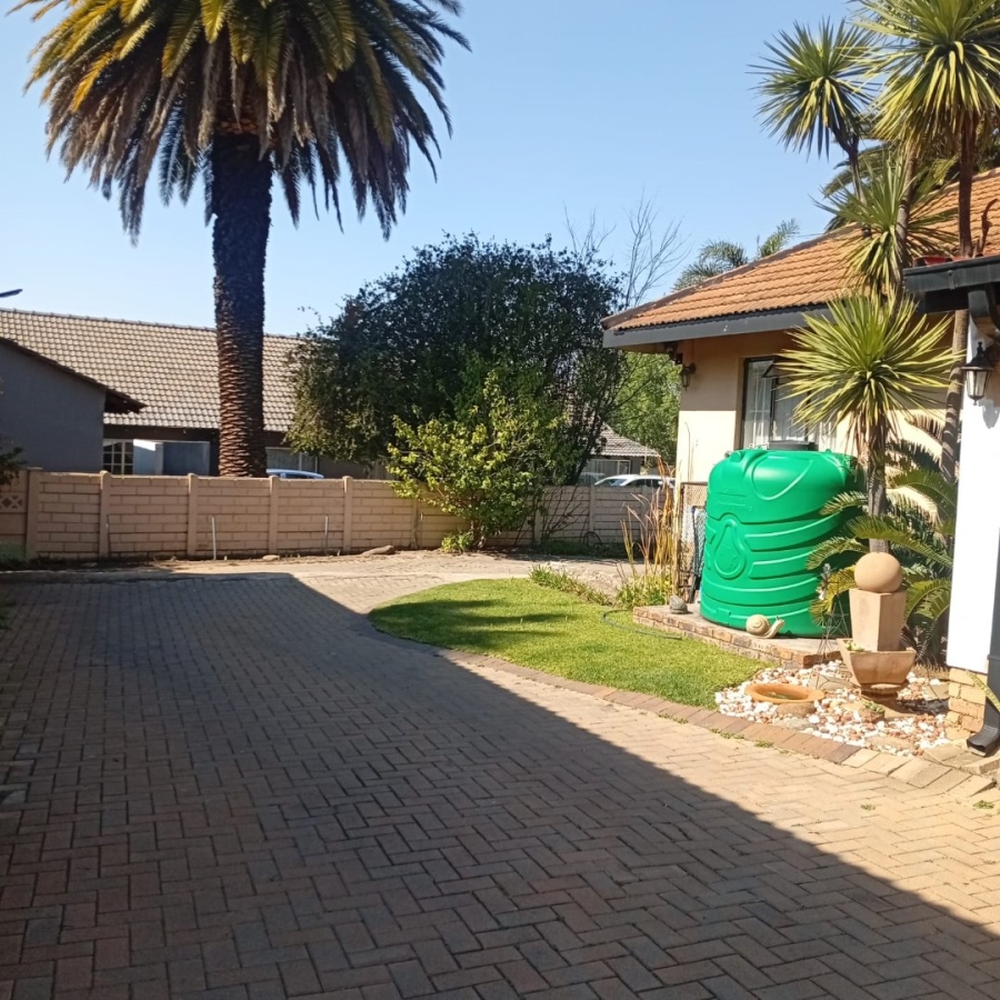 To Let 1 Bedroom Property for Rent in Birchleigh Gauteng
