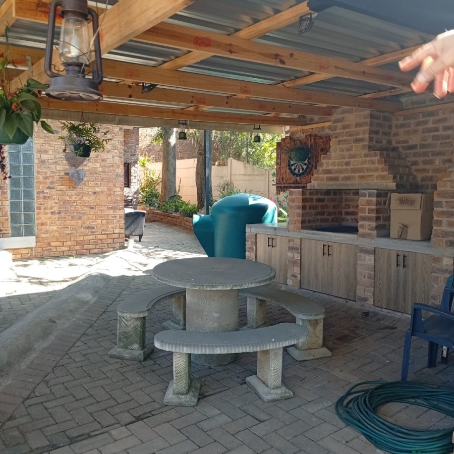 To Let 1 Bedroom Property for Rent in Birchleigh Gauteng