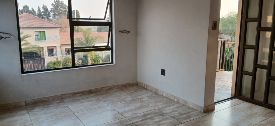 To Let 2 Bedroom Property for Rent in Heuweloord Gauteng