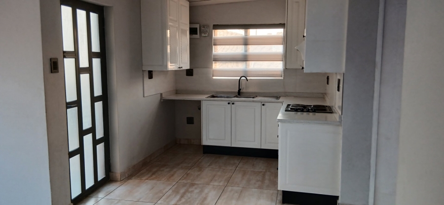 To Let 2 Bedroom Property for Rent in Heuweloord Gauteng