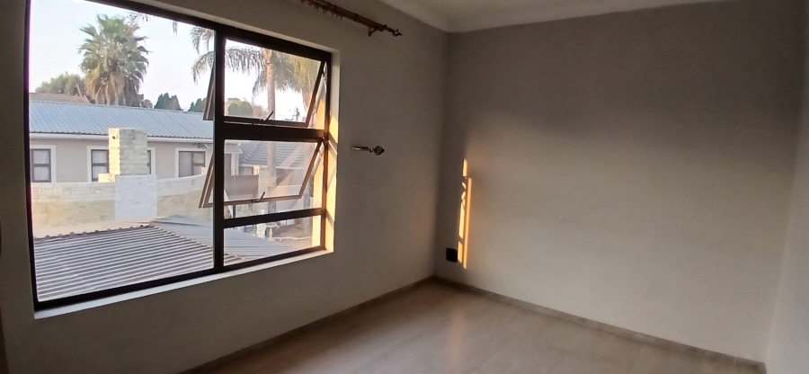 To Let 2 Bedroom Property for Rent in Heuweloord Gauteng