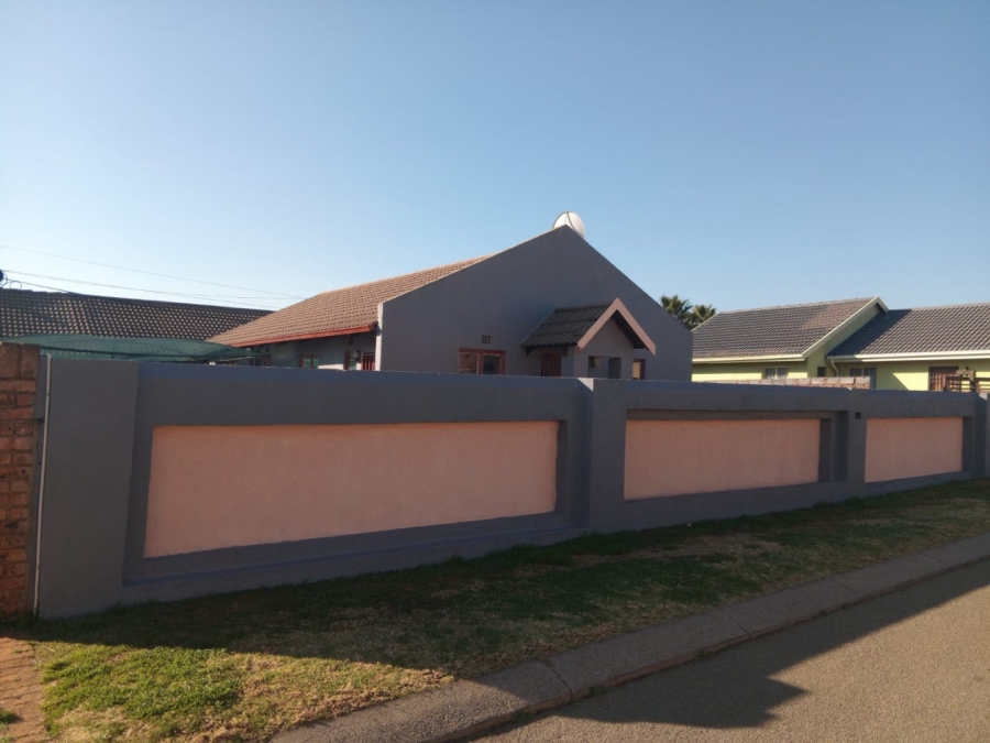  Bedroom Property for Sale in Spruit View Gauteng
